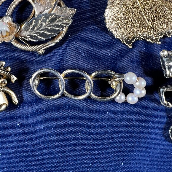 Vintage Gold Tone Brooch Lot Of 6 - Pearl & Floral Designs Leaf Horse Bow & More - Picture 6 of 7